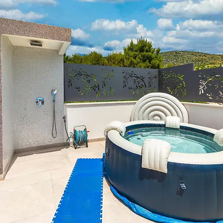 Apartment Olive Garden Seget Vranjica